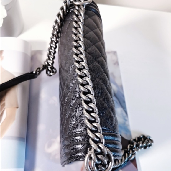 Classic Chanel Caviar microchipped medium Boy Bag - Picture 5 of 12